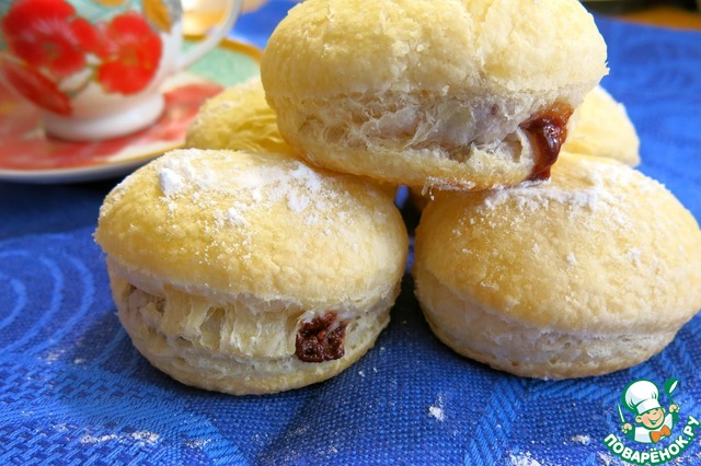 Crumpets with banana and chocolate