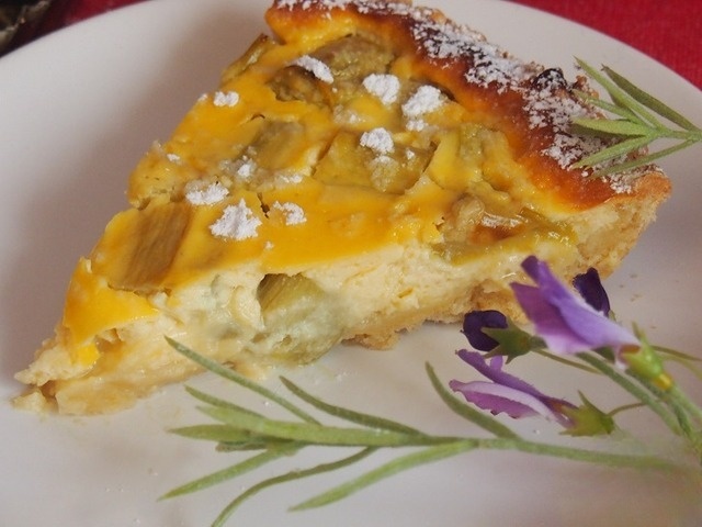 Йогуртовый пирог с ревенем