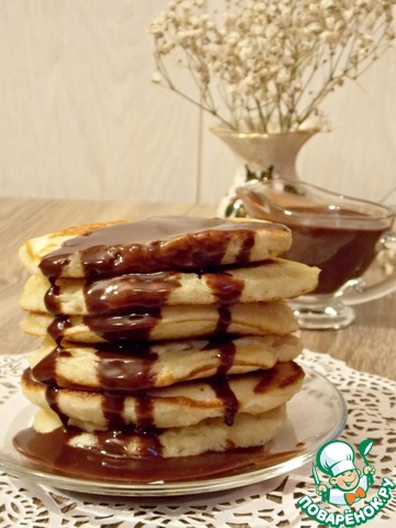 Pancakes with chocolate sauce