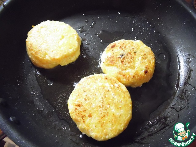 Carrot cheese cakes stuffed with prunes