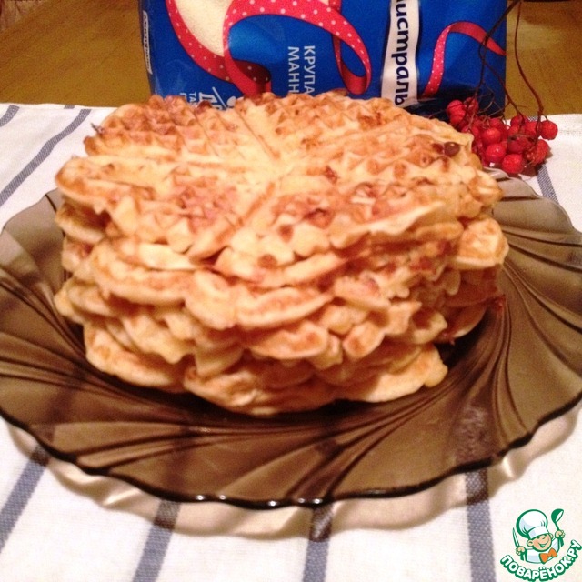 Creamy semolina waffles with cheese