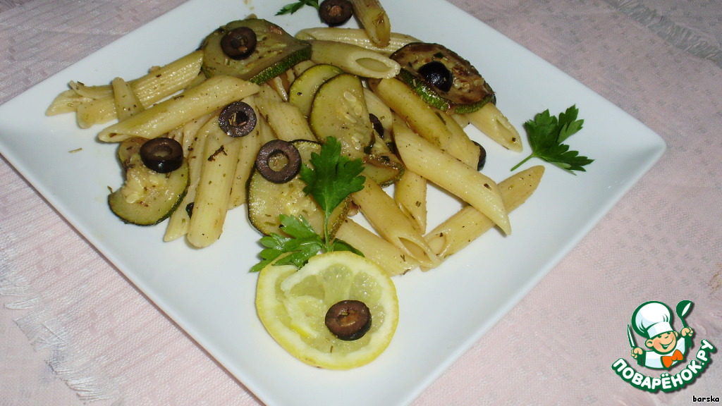 Penne with zucchini and olives