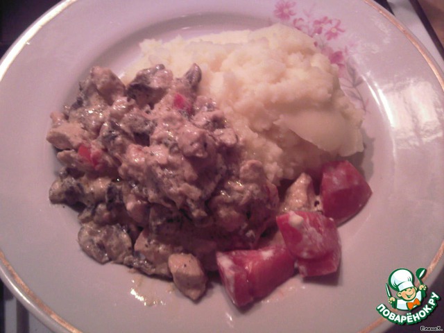 Drunken chicken with mushrooms in sour cream