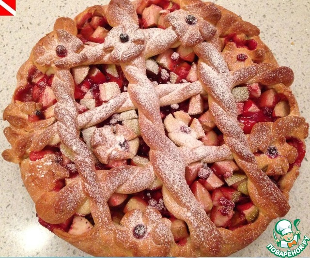 Пирог с брусникой и яблоками