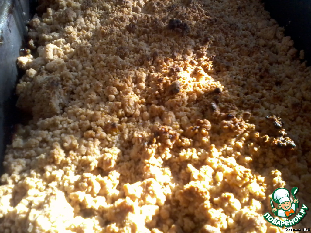 Peaches under a cinnamon crumb