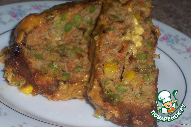 Baked roulade of meat with vegetables and cheese