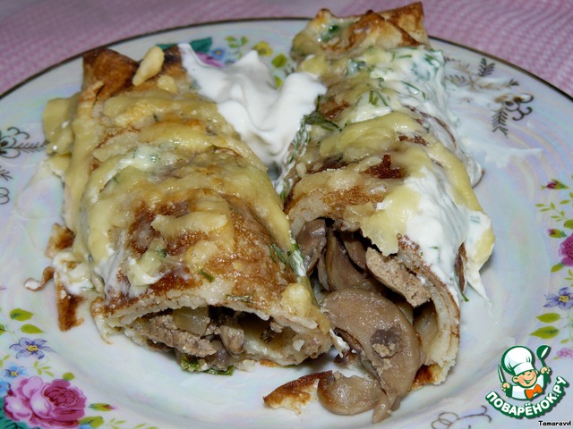 Pancakes stuffed with mushrooms, chicken liver and topped with cream cheese crust