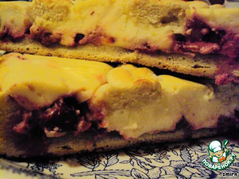 Пирог с творогом и ягодами