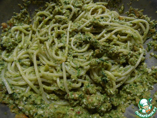 Spaghetti with carrot-peanut sauce