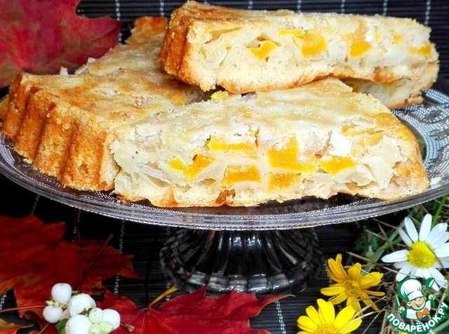 Pie with pumpkin and apples