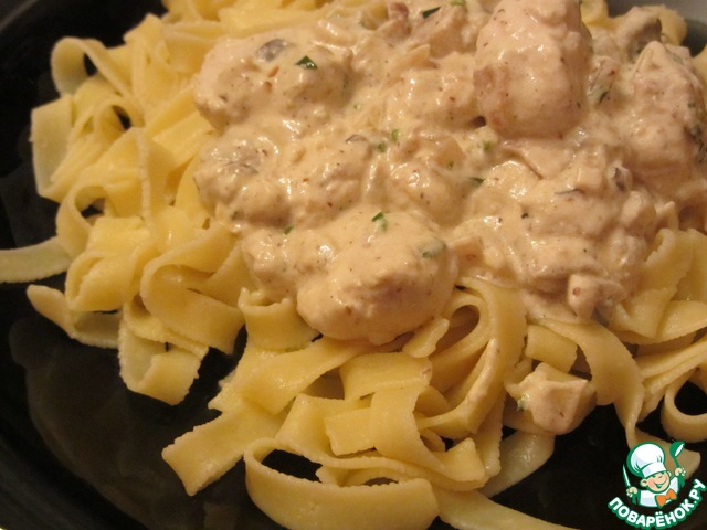 Chicken fillet in a creamy sauce with tarragon
