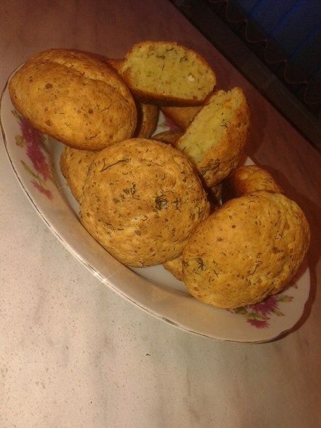 Cheese balls with garlic and dill