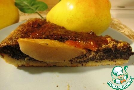 Poppy seed cake with pear