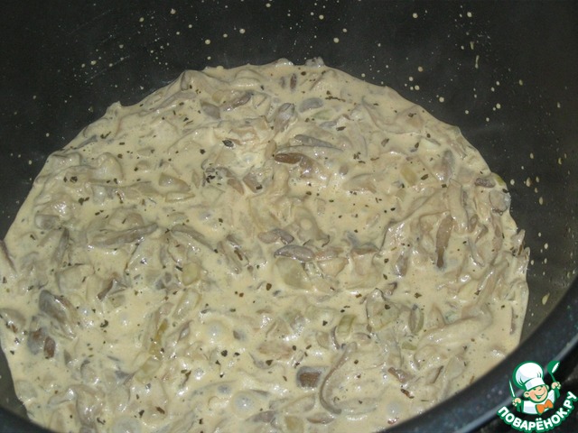 Pasta with oyster mushrooms in a creamy sauce