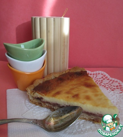 Pie for lean dough with jam and cheese