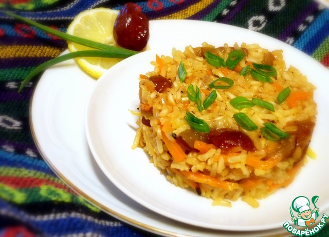 Pilaf brown rice with dates and carrots