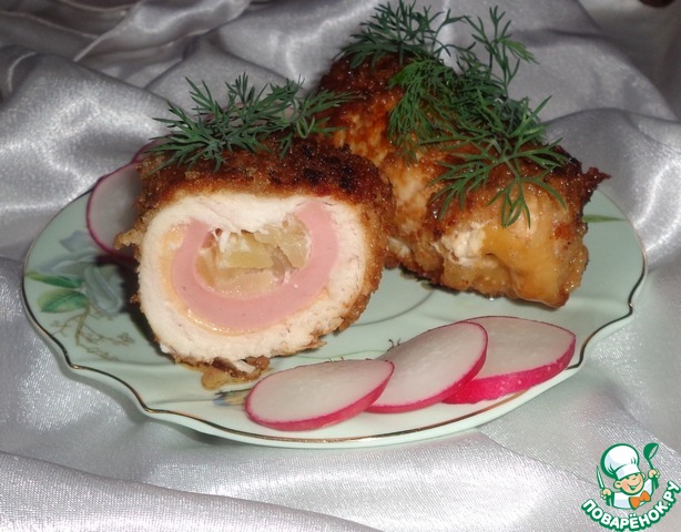 Chicken fillet stuffed with cheese, sausage and pineapple