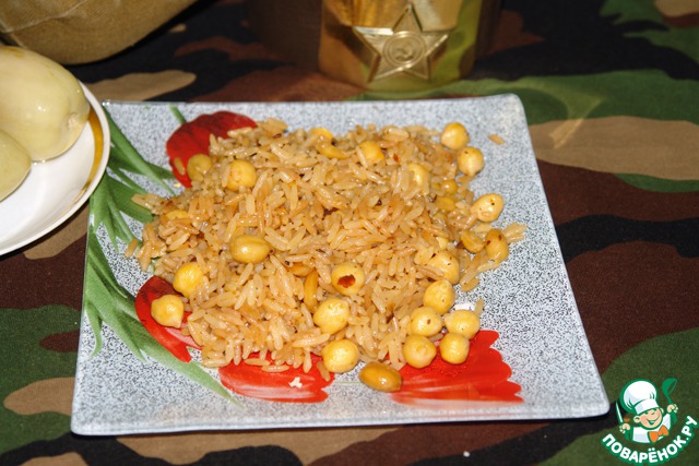 Rice with chickpeas and peanuts