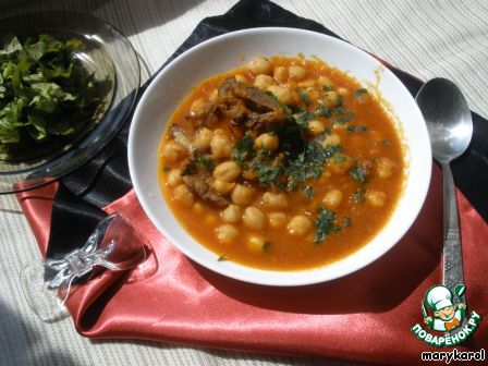 Chickpeas with meat and tomato