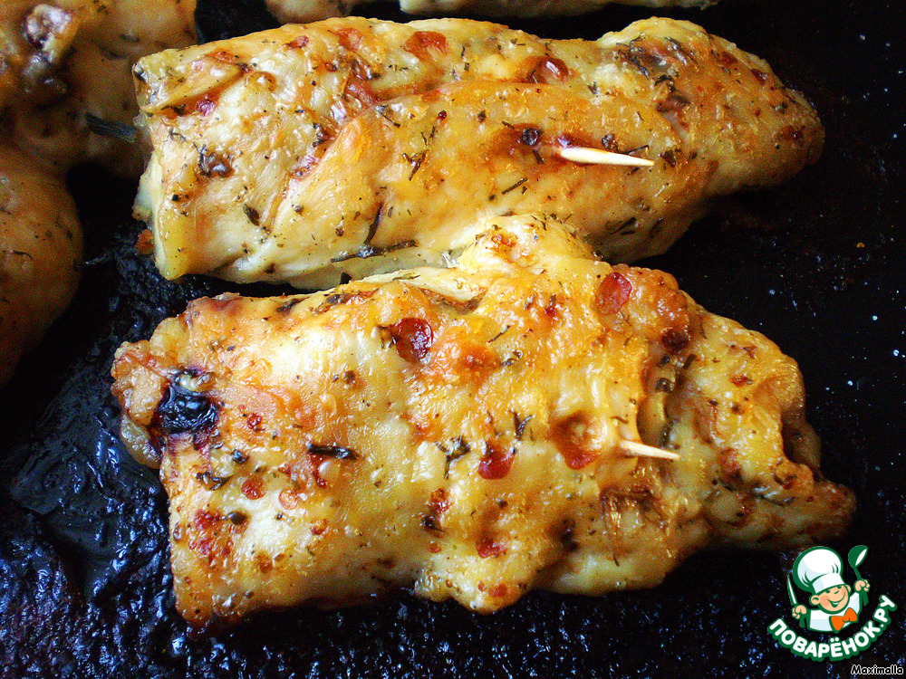 Rolls of chicken fillet with a walnut and cucumber filling