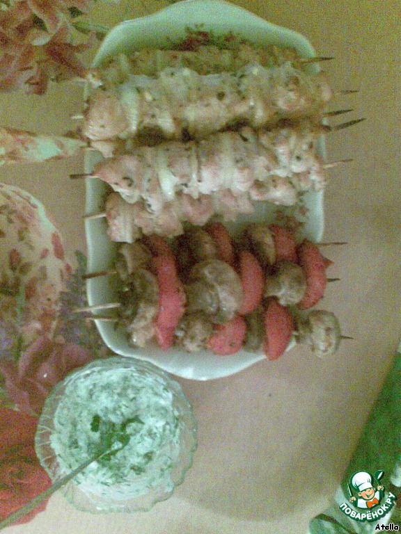 Skewers chicken and vegetable with sauce