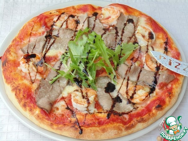 Pizza with roast beef and shrimp