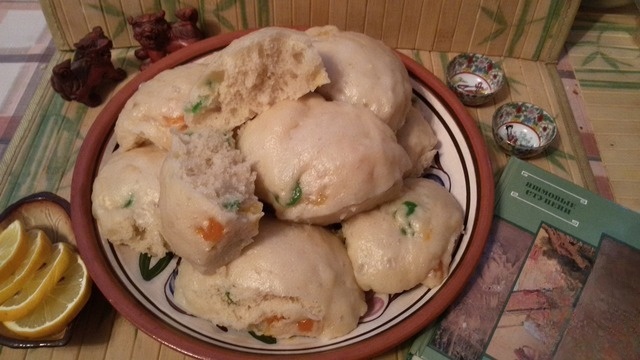 Китайские медовые булочки на пару с цукатами