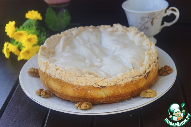 A gooseberry tart and walnuts