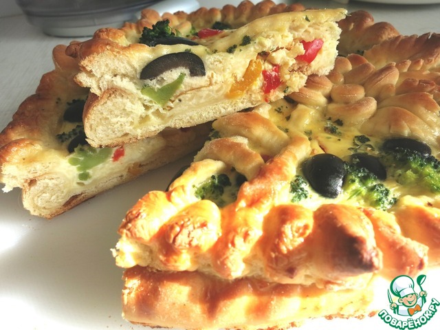 Pie with olives and broccoli