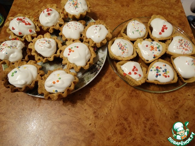 Baskets with a three-layer filling