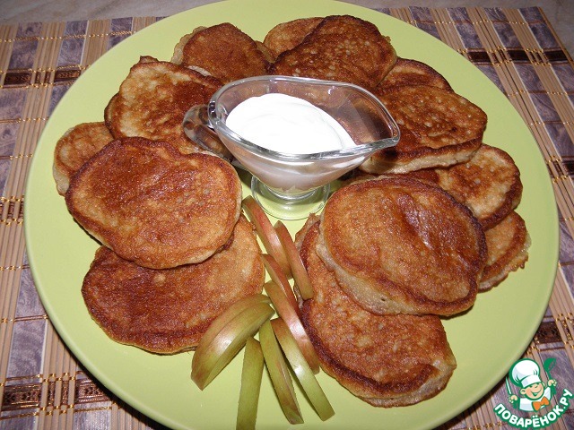 Pancakes with cheese and apples