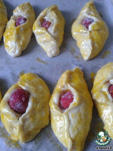 Пирожки с клубникой