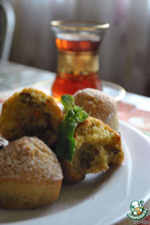 Muffins with figs and nuts