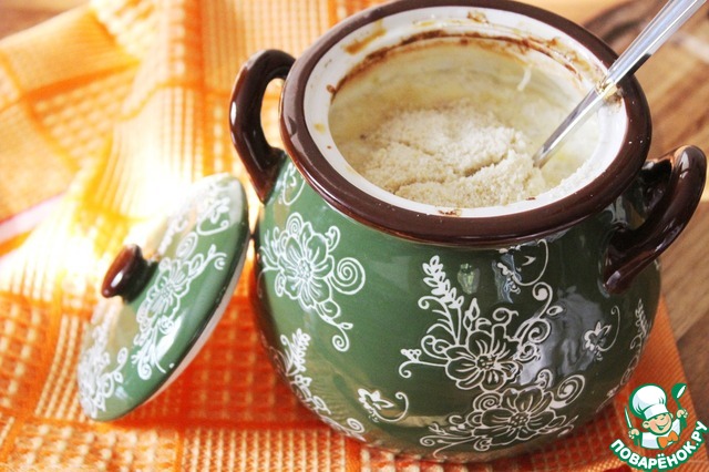 Porridge of rice flakes, baked in a pot