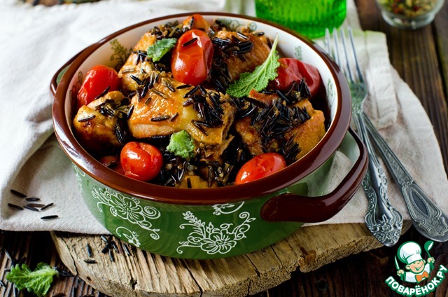 Chicken with wild rice and cherry tomatoes