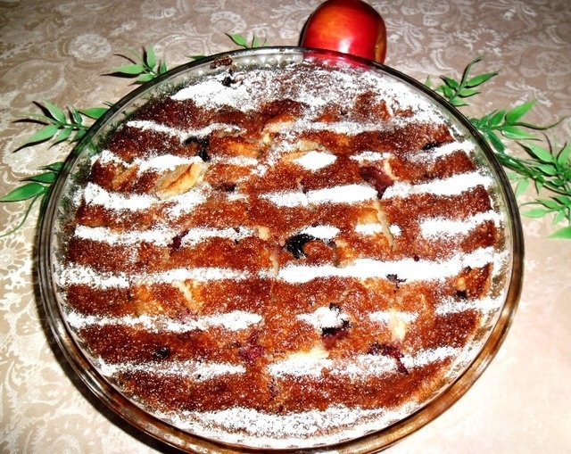 Cupcake with apples and berries