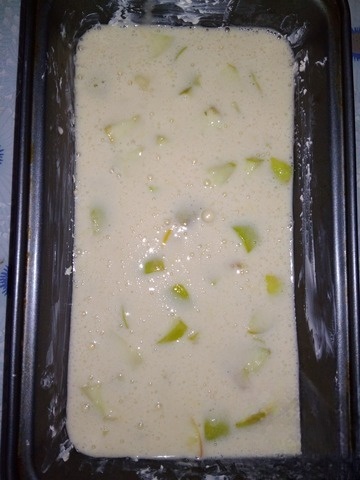 Lemon cake with apples