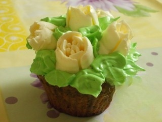 Muffins with raisins 