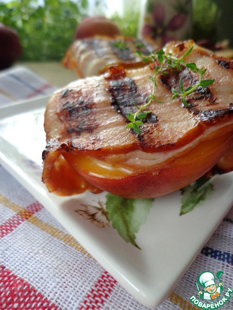 Peaches grilled with cheese and bacon