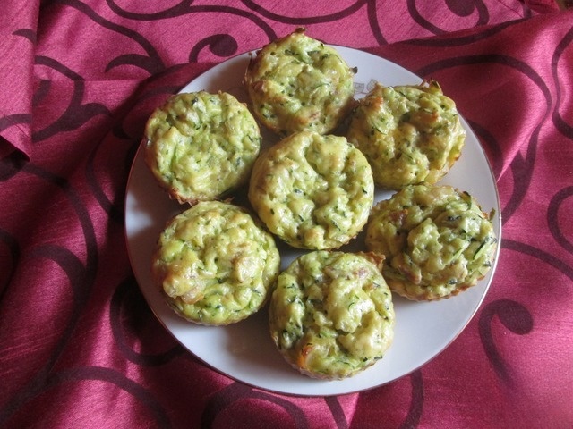Muffins with zucchini, bacon and onion