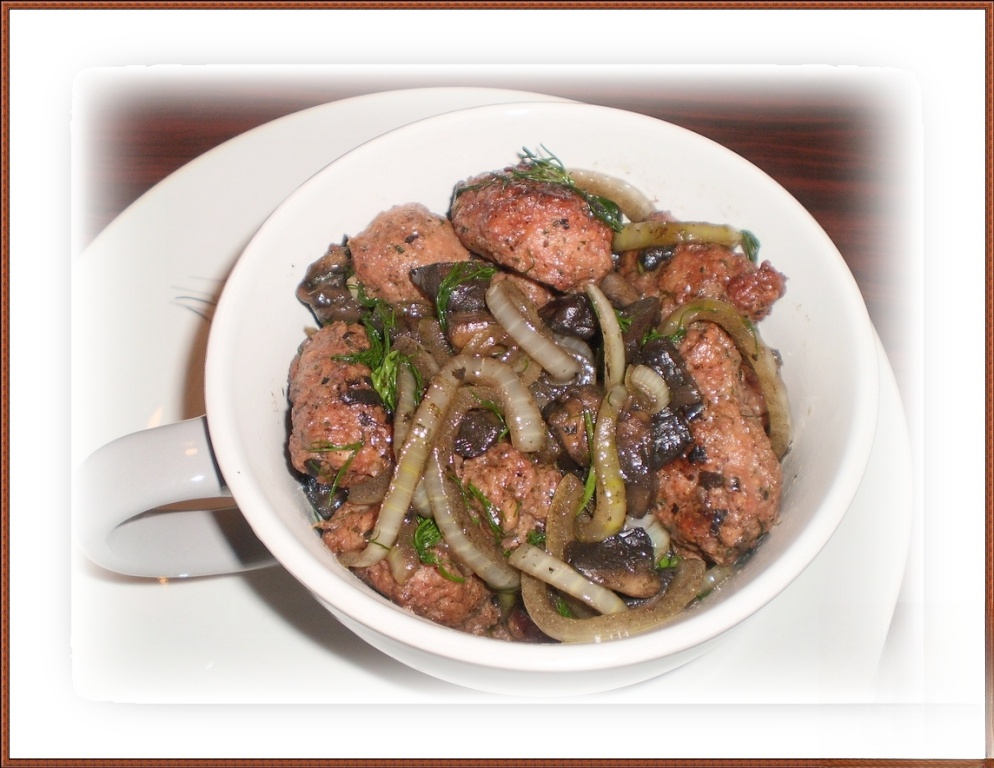 Кебабы жаренные с грибами шиитаке и луком