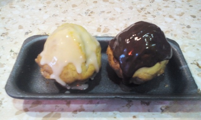 Orange cupcakes in the microwave