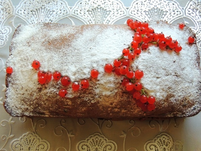 Cupcake with red currants