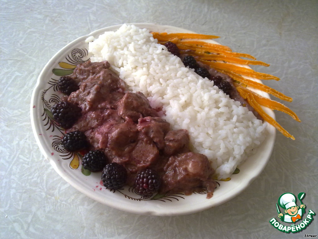Chicken fillet with blackberries