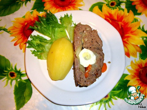 Roll of minced meat with egg