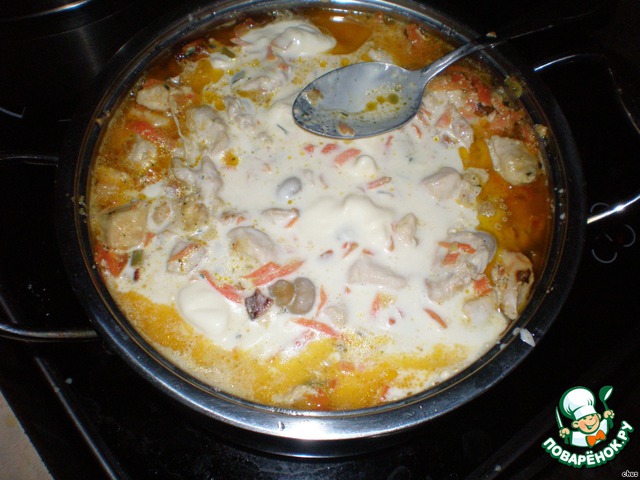 Chicken fillet in sour cream with pickled mushrooms