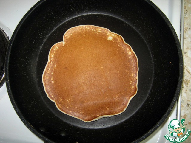 Walnut pancake and yoghurt