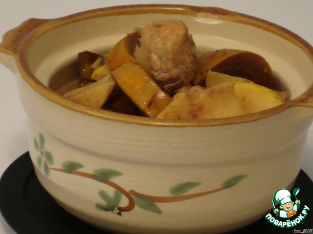 Chicken breast braised in wine with quince and persimmon