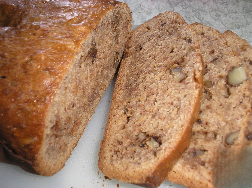 Быстрый банановый хлеб с орехами