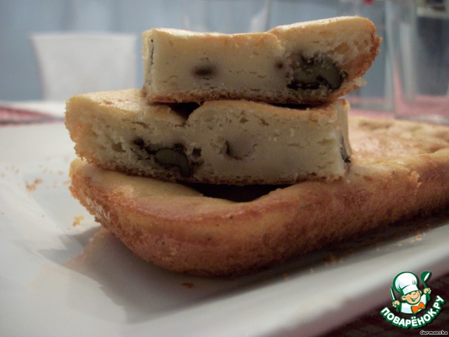 Amazing cake of Roquefort with nuts